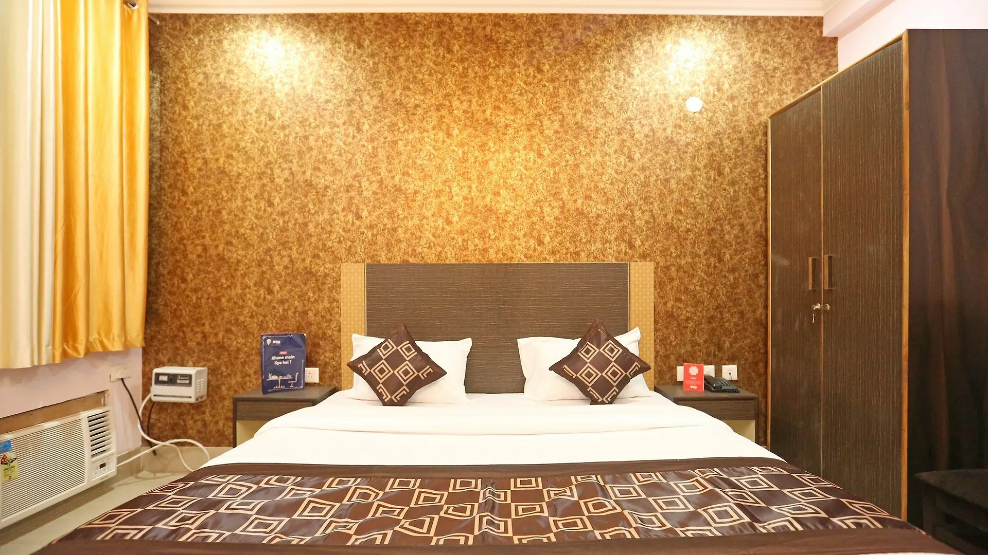 מלון גורגאון Oyo 9587 The Royal Crowne